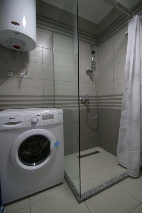 Spacious Apartment Next To The Bus Station And Walking Distance To The Old Town And Shopping Malls 普里兹伦 外观 照片