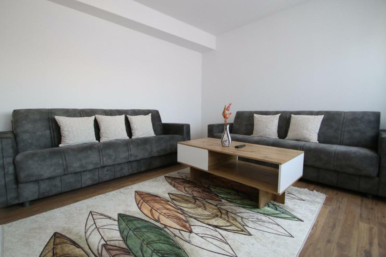 Spacious Apartment Next To The Bus Station And Walking Distance To The Old Town And Shopping Malls 普里兹伦 外观 照片